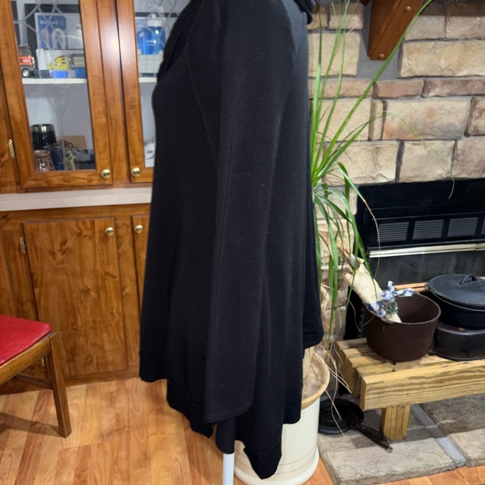 CUPIO SIZE MEDIUM BLACK ASYMMETRICAL COWL NECK LONG SLEEVE TUNIC LENGTH TOP - Picture 3 of 4